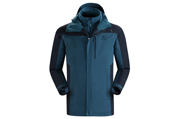 三合一沖鋒衣內(nèi)膽選擇羽絨好還是抓絨好？沖鋒衣廠家為你解答