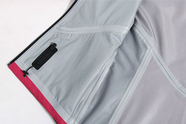 沖鋒衣廠家：脫膠了的沖鋒衣怎么辦？如何處理？