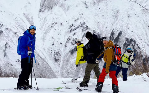 滑雪服為什么都是棉衣，沒(méi)有羽絨