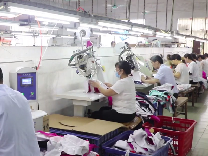 專(zhuān)業(yè)沖鋒衣生產(chǎn)廠(chǎng)家必備設(shè)備你知道哪些?